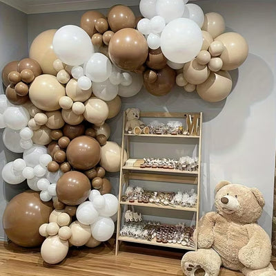 beige-girlanda-iz-balonov-1-rojstni-dan.jpg